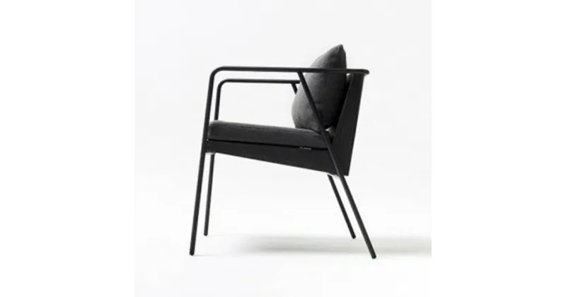 【ふるさと納税】＜FIL＞ ダイニングチェア -スミ リミテッド- MASS Series Dining Chair -SUMI LIMITED-　小国杉 椅子 チェア 背もたれ 肘掛 クッション インテリア 家具 木製 無垢材 天然木 炭 黒 受注生産 おしゃれ リビング ギフト 限定 熊本 阿蘇 南小国 送料無料